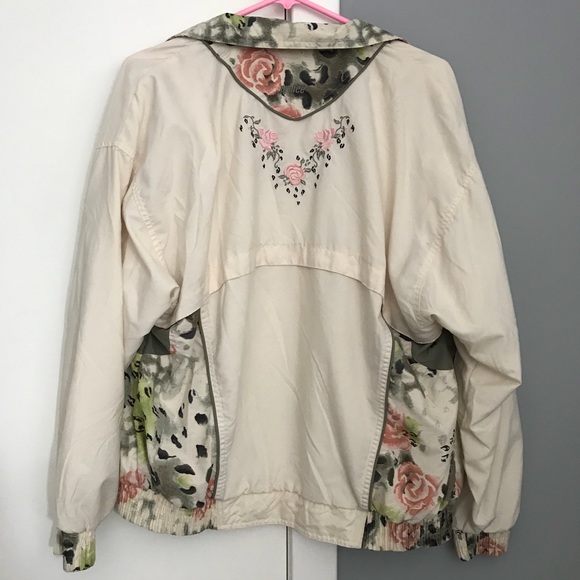 Sportswear jacket - Picture 2 of 4